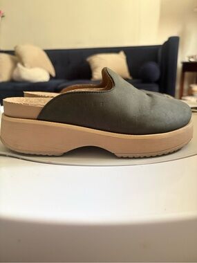 Reef charcoal Upper Tan Platform Clog Mules